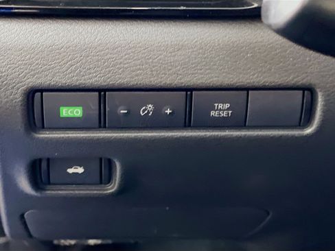 Used 2025 Nissan Sentra SV image 17