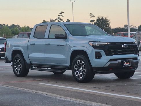 Used 2025 Chevrolet Colorado Z71 w/ Technology Package AWD/4WD image 8