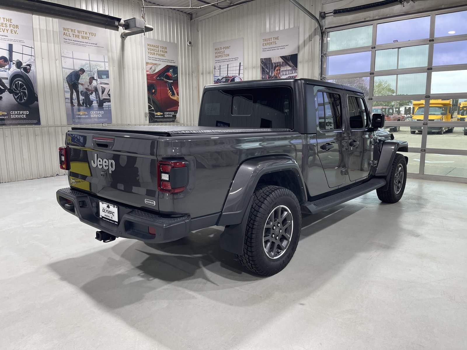 Used 2021 Jeep Gladiator Overland w/ Popular Equipment Package AWD/4WD image 8