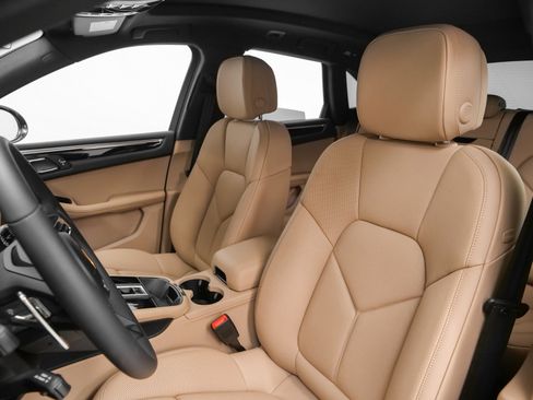 Used 2025 Porsche Macan image 5