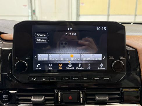 Used 2025 Nissan Pathfinder Platinum AWD/4WD image 23