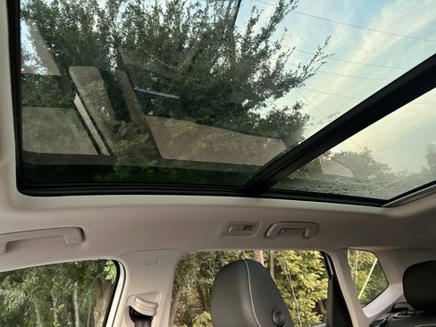 Certified 2025 Volkswagen Taos SE image 26