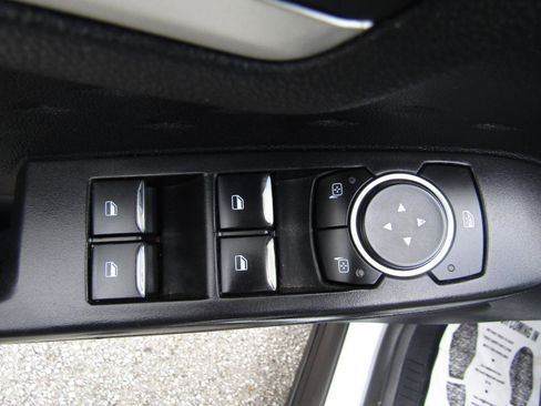 Used 2020 Ford Escape SE image 11