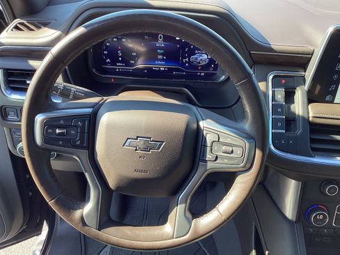 Used 2022 Chevrolet Tahoe Z71 w/ Luxury Package AWD/4WD image 18