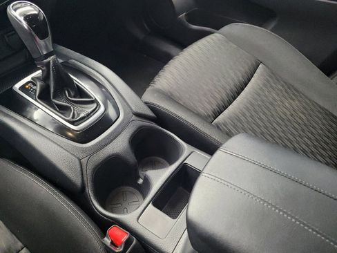 Used 2018 Nissan Rogue S image 26