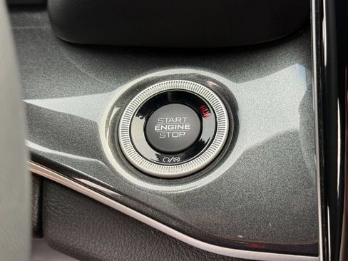 Used 2023 Jeep Grand Cherokee Altitude AWD/4WD image 22