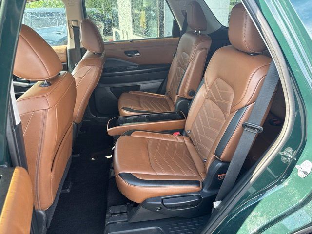 Used 2023 Nissan Pathfinder Platinum AWD/4WD image 17