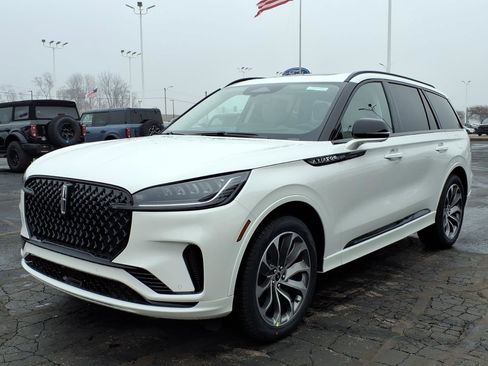 New 2026 Lincoln Aviator AWD image 3