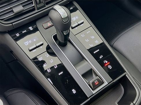 New 2026 Porsche Macan image 18