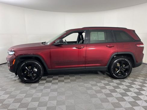 Used 2024 Jeep Grand Cherokee Limited w/ Black Appearance Package image 2