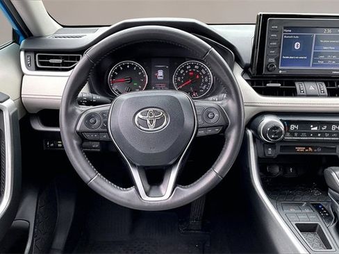Used 2021 Toyota RAV4 XLE Premium image 8
