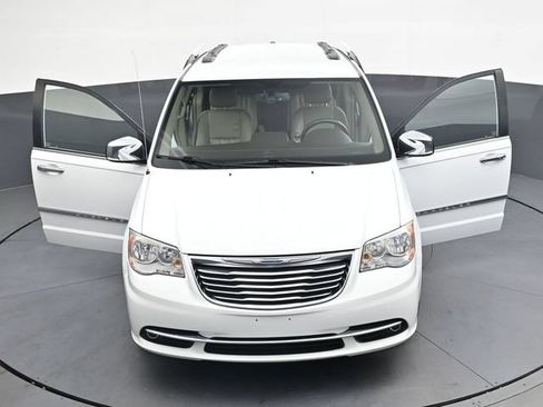 Used 2015 Chrysler Town & Country Touring-L w/ Driver Convenience Group FWD image 48
