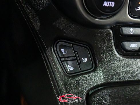 Used 2019 Chevrolet Suburban Premier w/ Premier Plus Edition image 35