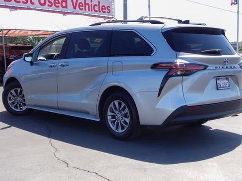 Certified 2021 Toyota Sienna XLE w/ XLE Plus Package AWD/4WD image 9