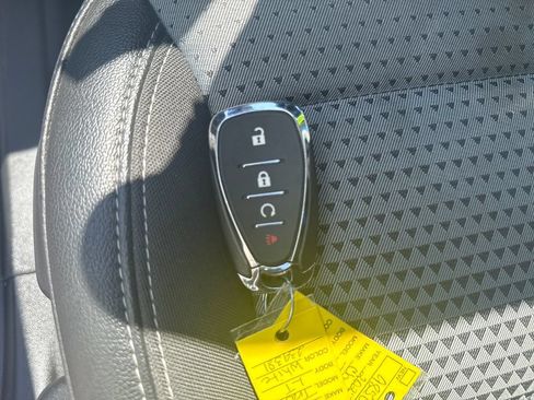 Used 2025 Chevrolet Trax LT w/ LT Convenience Package FWD image 32