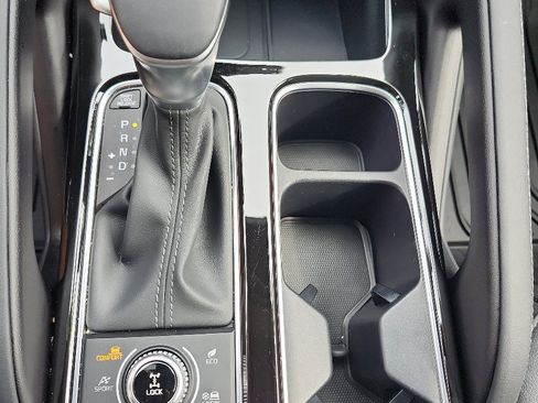 Used 2025 Kia Telluride EX w/ EX Captain's Chair Package AWD/4WD image 19