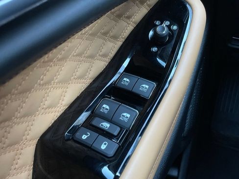 Used 2023 Jeep Grand Cherokee Summit w/ Luxury Tech Group V AWD/4WD image 12