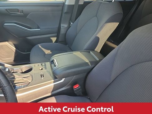 Used 2024 Toyota Highlander LE image 24