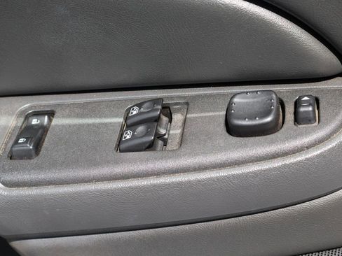 Used 2006 Chevrolet Silverado 2500 LT w/ Heavy-Duty Power Package image 20