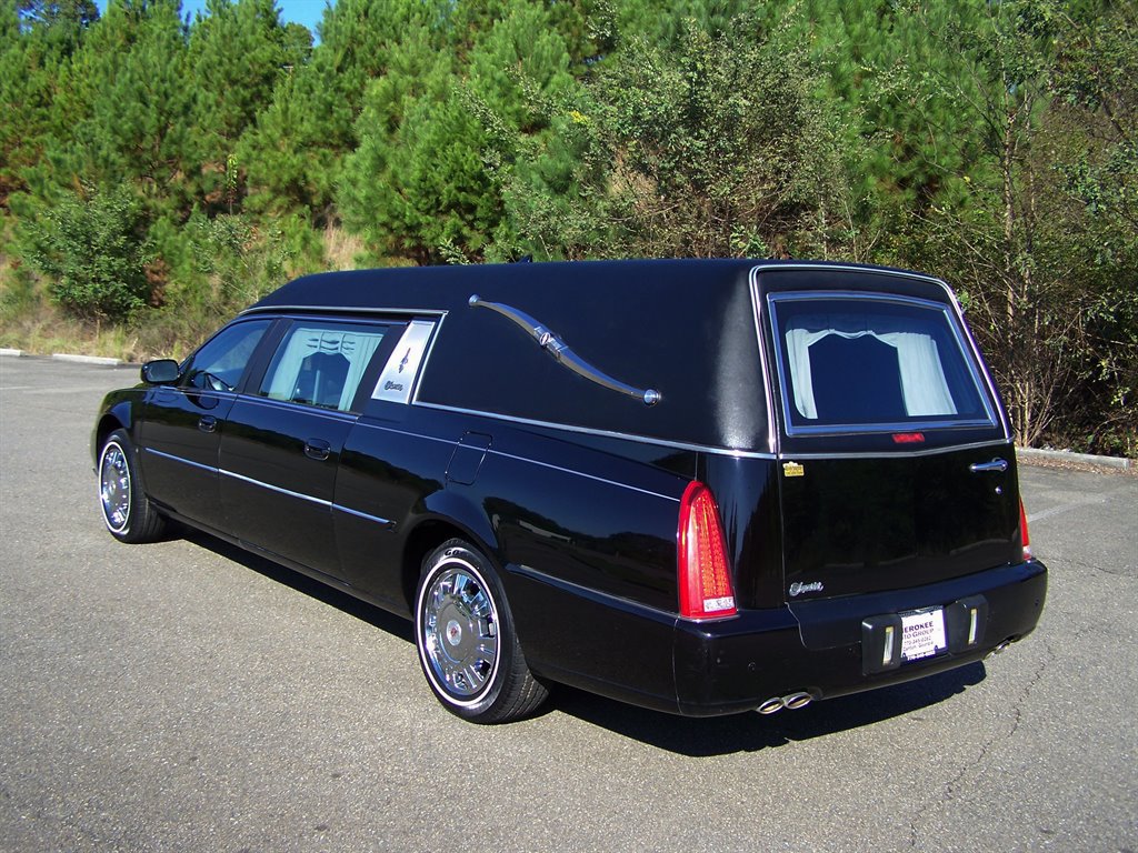 Used 2009 Cadillac DTS Hearse FWD image 2