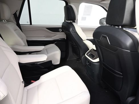 New 2027 Lincoln Navigator Reserve w/ Jet Appearance Package AWD/4WD image 18