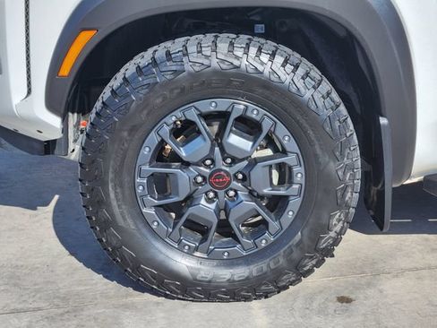 Used 2023 Nissan Frontier PRO-4X w/ Pro-4X Premium Package AWD/4WD image 11