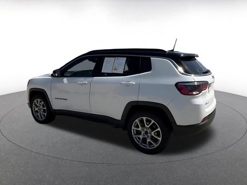 Used 2025 Jeep Compass Limited AWD/4WD image 10