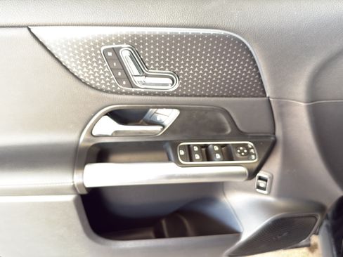 Used 2025 Mercedes-Benz GLA 250 image 13