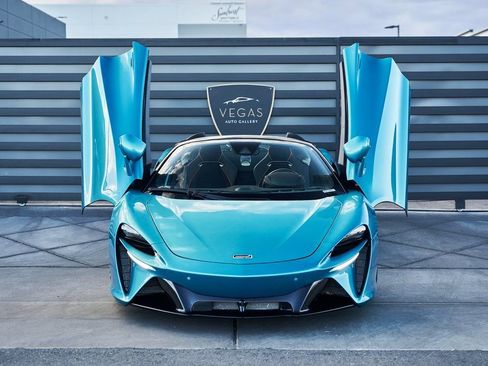 Used 2025 McLaren Artura Spider RWD image 20