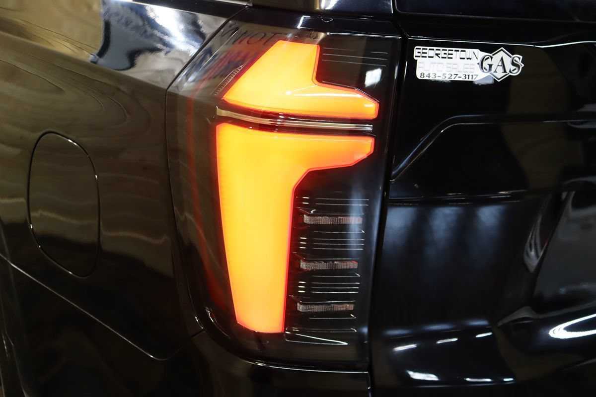 Used 2026 Chevrolet Suburban RST RWD image 18