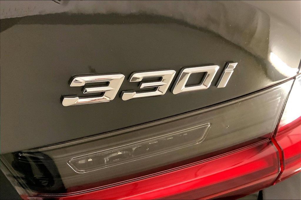 Certified 2023 BMW 330i xDrive Sedan w/ Premium Package AWD/4WD image 7
