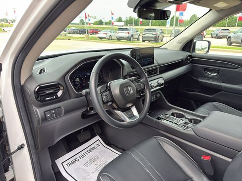 Used 2025 Honda Pilot Elite image 10