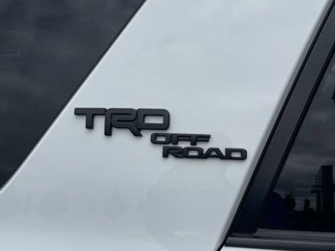 Used 2022 Toyota 4Runner TRD Off-Road Premium AWD/4WD image 27