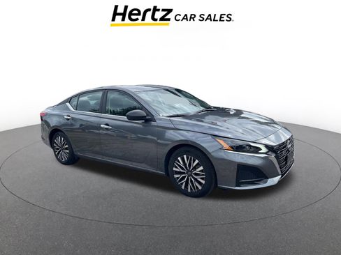 Used 2025 Nissan Altima 2.5 SV image 1