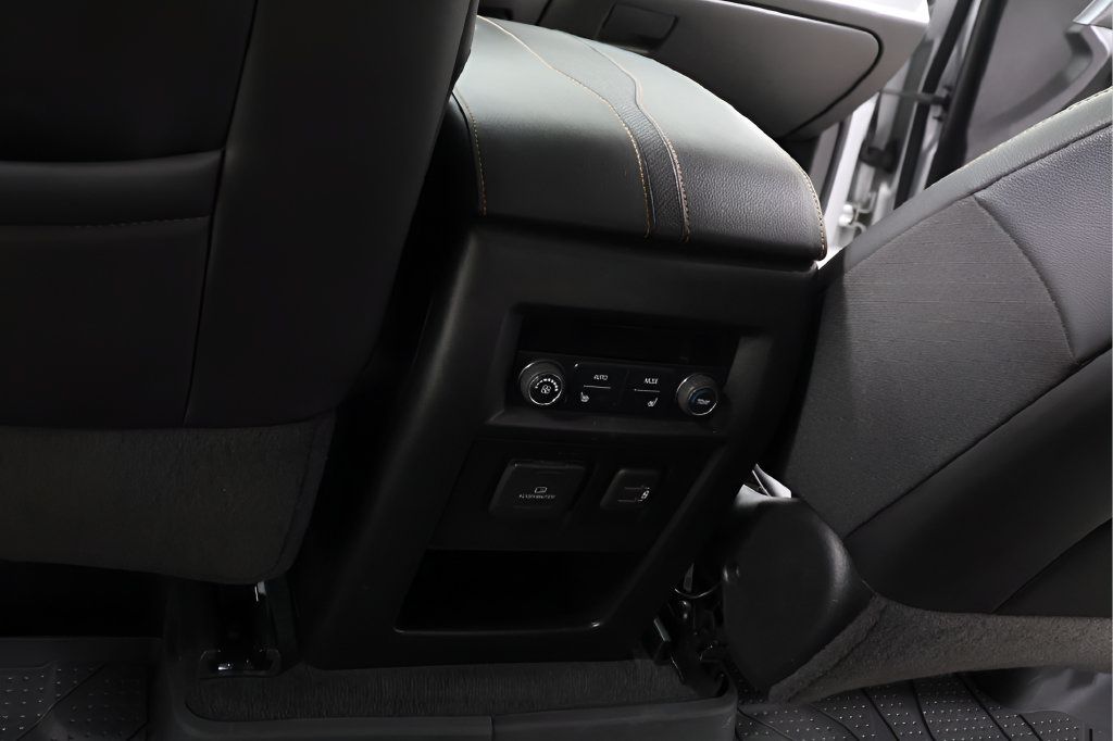 Used 2021 Chevrolet Traverse Premier w/ Redline Edition AWD/4WD image 27