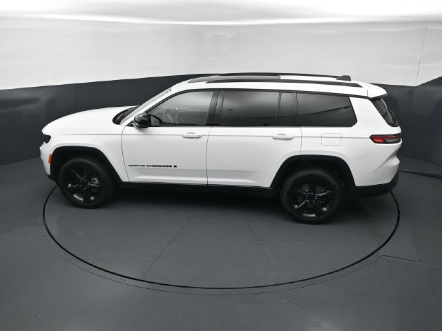 Used 2025 Jeep Grand Cherokee L Limited w/ Black Appearance Package AWD/4WD image 15