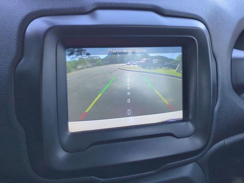 Used 2018 Jeep Renegade Latitude FWD image 20