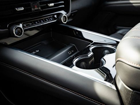 Used 2025 Chevrolet Tahoe High Country image 35