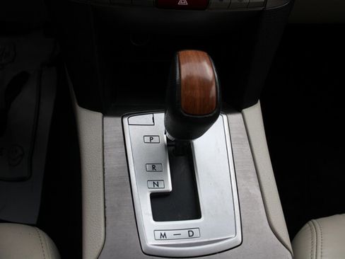 Used 2013 Subaru Outback 2.5i Limited w/ Moonroof Pkg AWD/4WD image 8