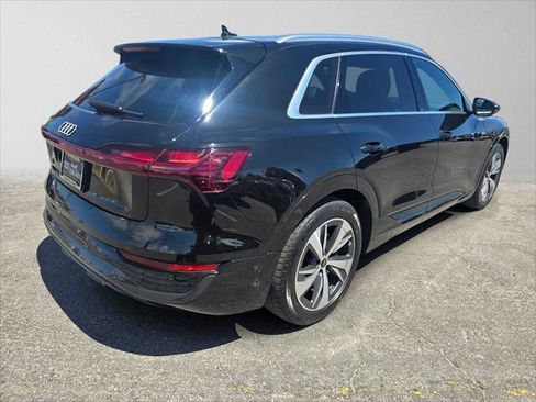 Used 2024 Audi Q8 e-tron Premium Plus AWD/4WD image 3