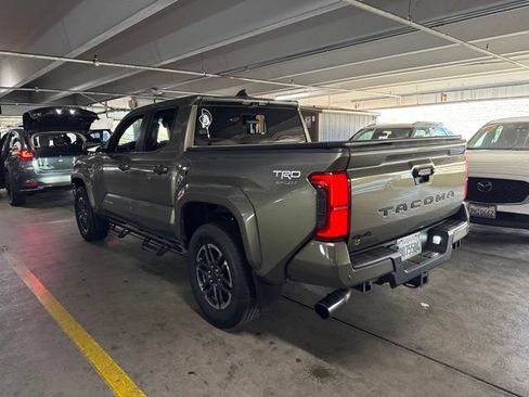 Used 2024 Toyota Tacoma TRD Sport w/ TRD Sport Premium Package AWD/4WD image 8