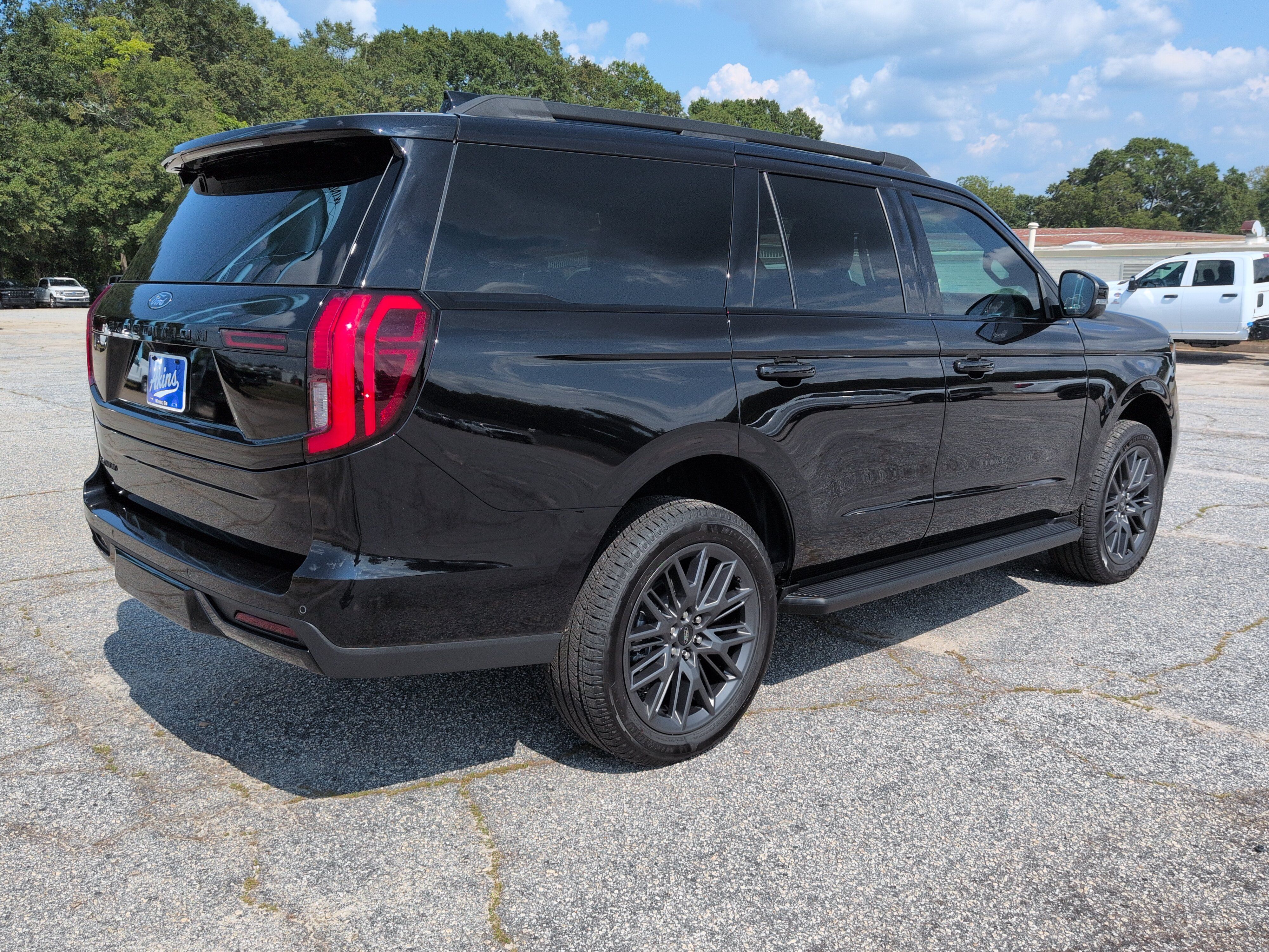 Certified 2026 Ford Expedition Platinum w/ Stealth Appearance Package AWD/4WD image 3