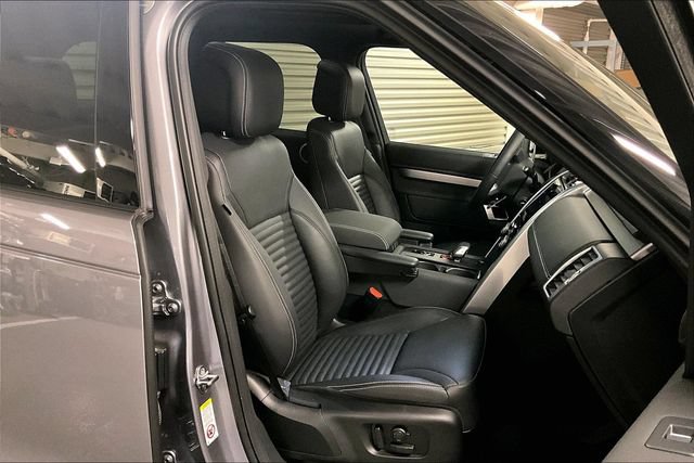 Certified 2025 Land Rover Discovery Dynamic SE AWD/4WD image 6