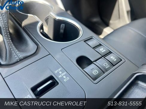 Used 2023 Toyota Highlander XLE FWD image 12