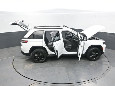 Used 2023 Jeep Grand Cherokee Altitude image 71