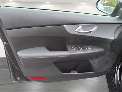 Used 2023 Kia Forte LXS w/ LXS Technology Package image 16
