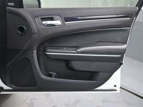 Used 2019 Chrysler 300 S image 20