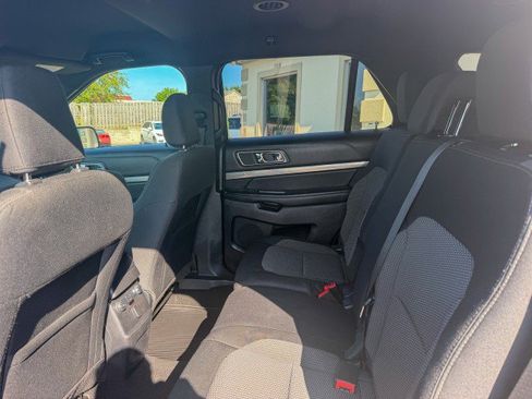 Used 2019 Ford Explorer XLT w/ Equipment Group 201A FWD image 6