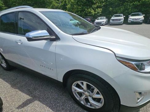 Used 2021 Chevrolet Equinox Premier AWD/4WD image 3