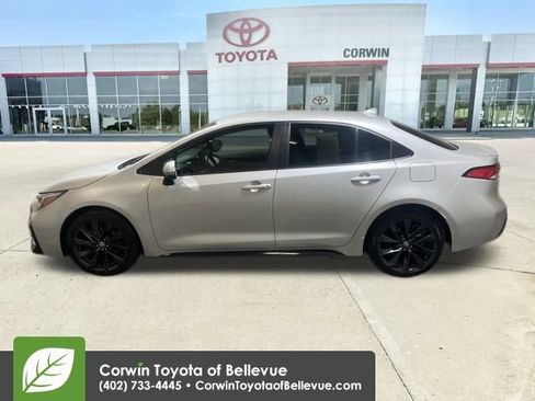 Used 2024 Toyota Corolla SE image 2